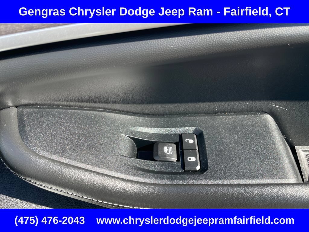 Certified 2023 Jeep Grand Cherokee L Limited w/ Black Appearance Package AWD/4WD image 13