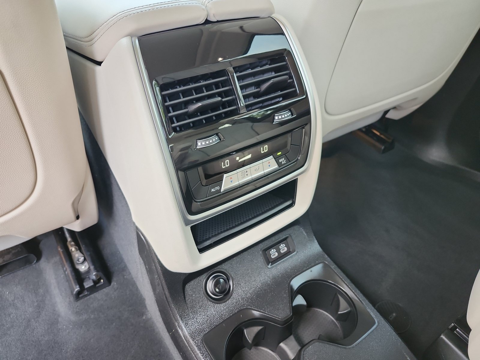 Used 2021 BMW X7 xDrive40i w/ Premium Package 2 AWD/4WD image 15