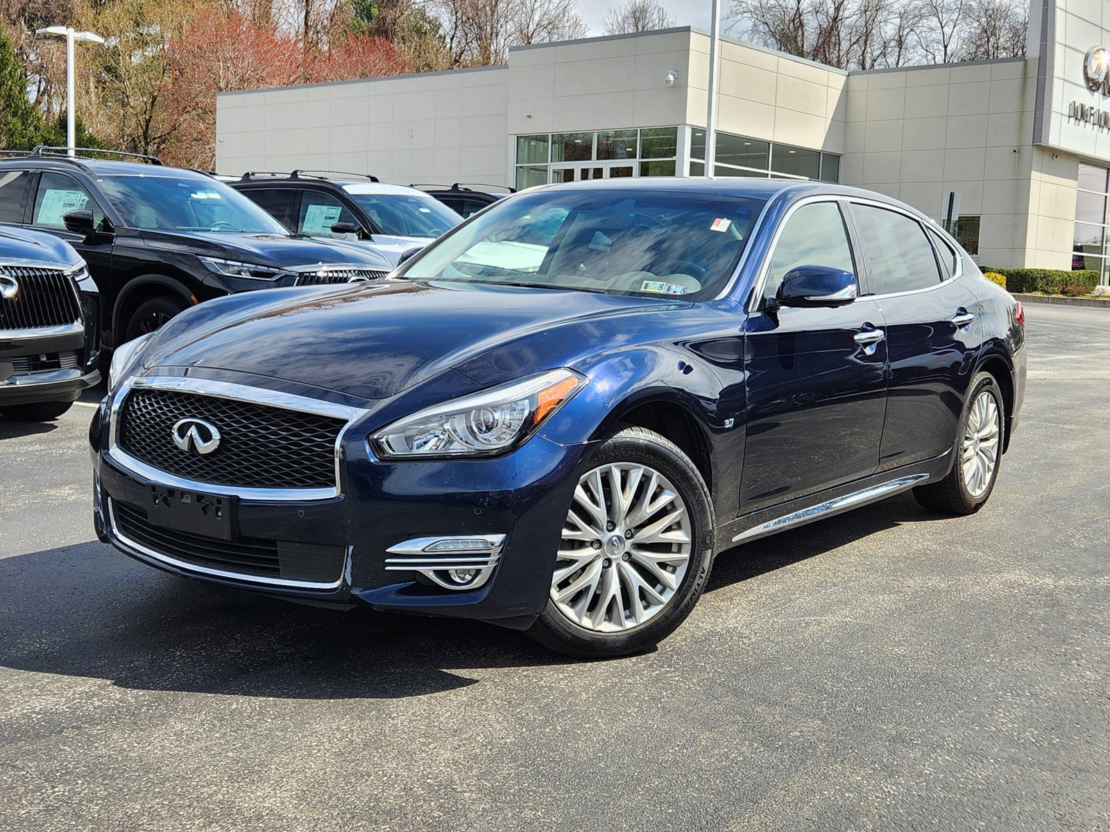 Used 2015 INFINITI Q70 L 3.7 w/ Deluxe Touring Package video 1