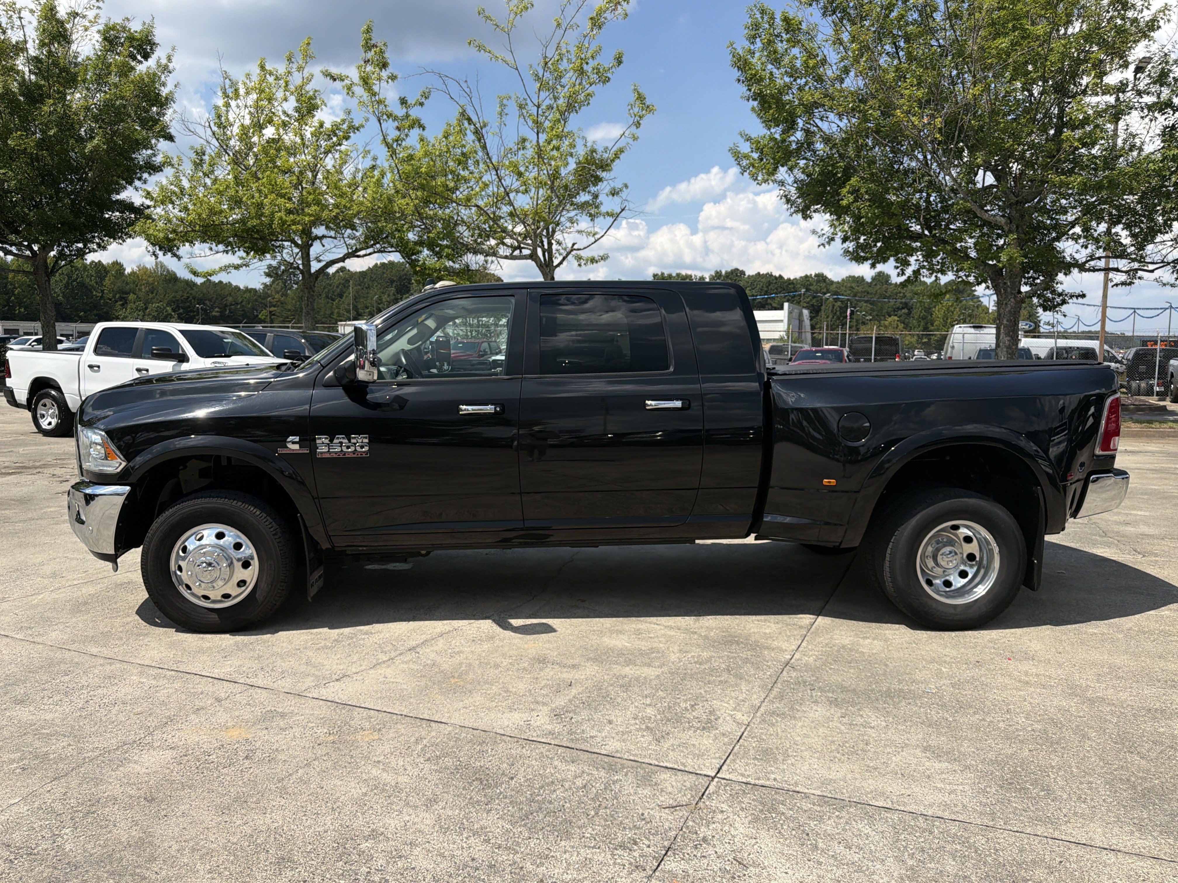Used 2018 RAM 3500 Laramie w/ Convenience Group AWD/4WD image 4