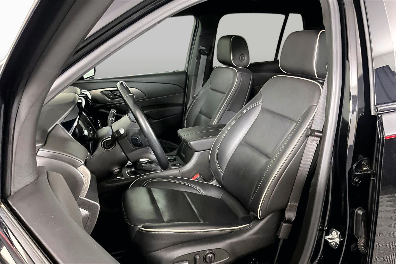 Used 2023 Chevrolet Traverse Premier w/ Redline Edition FWD image 8