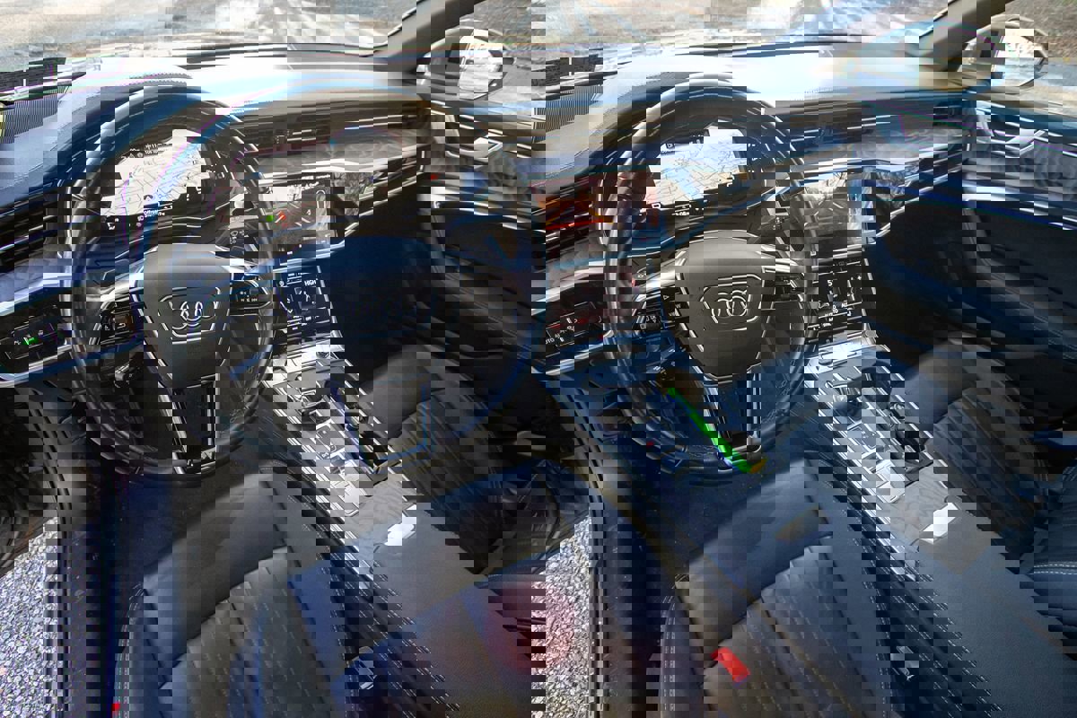 Used 2024 Audi A6 Premium Plus image 12