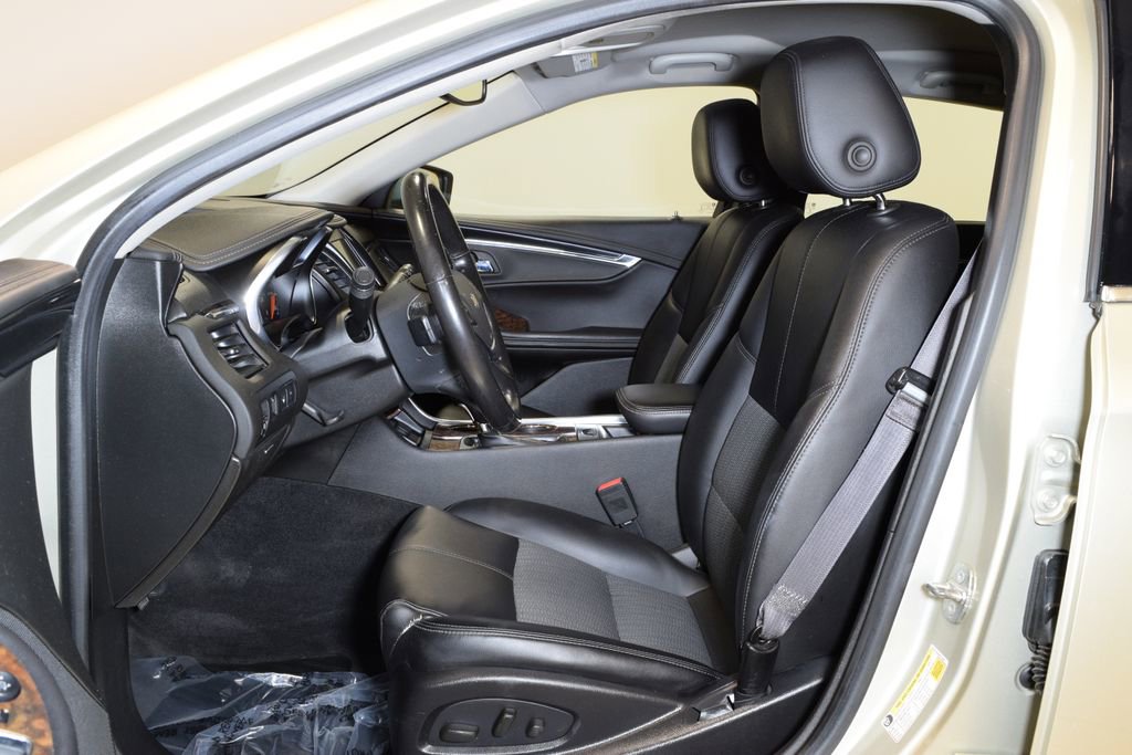 Used 2015 Chevrolet Impala LT w/ Convenience Package image 5