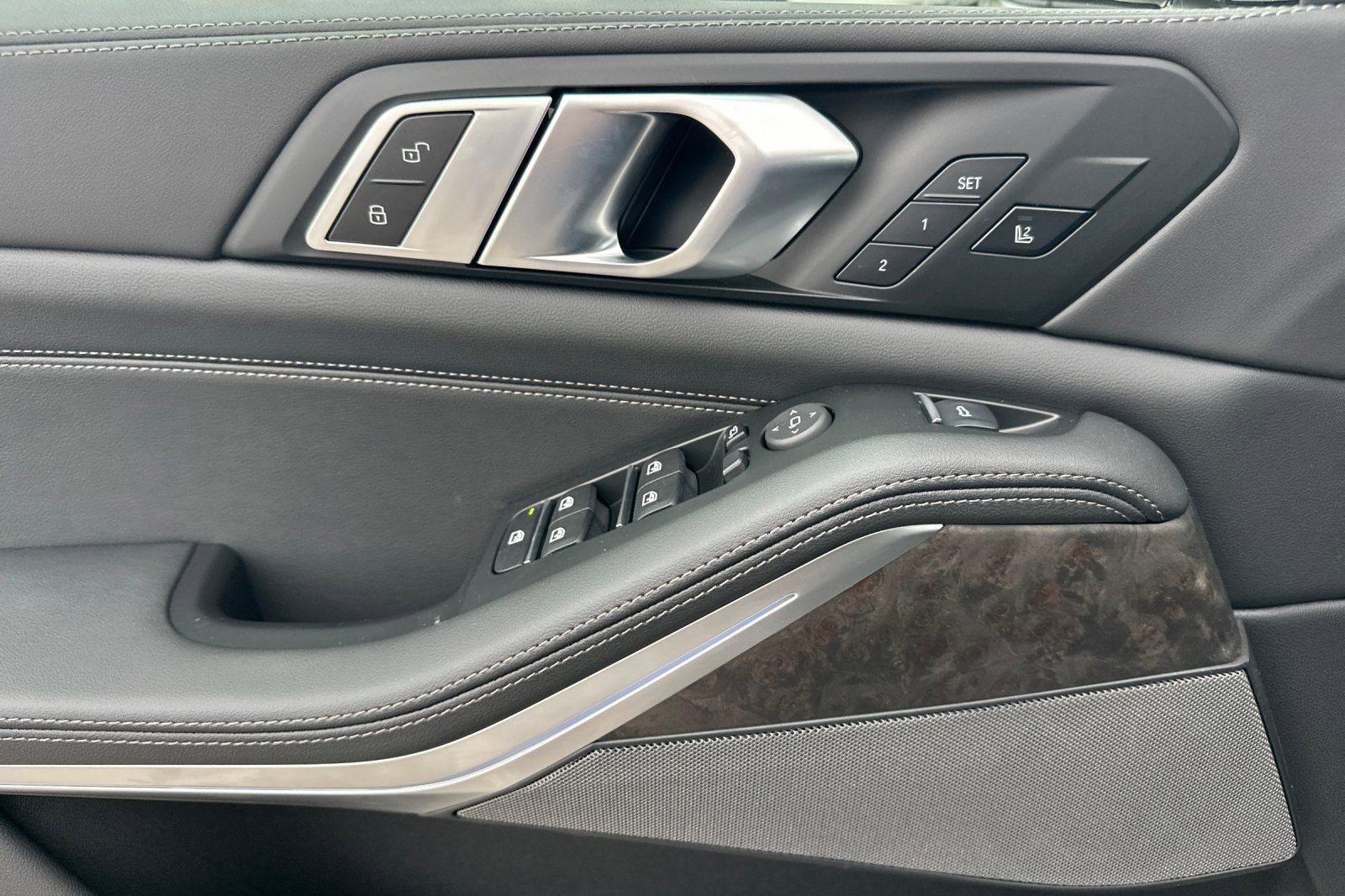 New 2026 BMW X5 xDrive50e w/ M Sport Package image 8