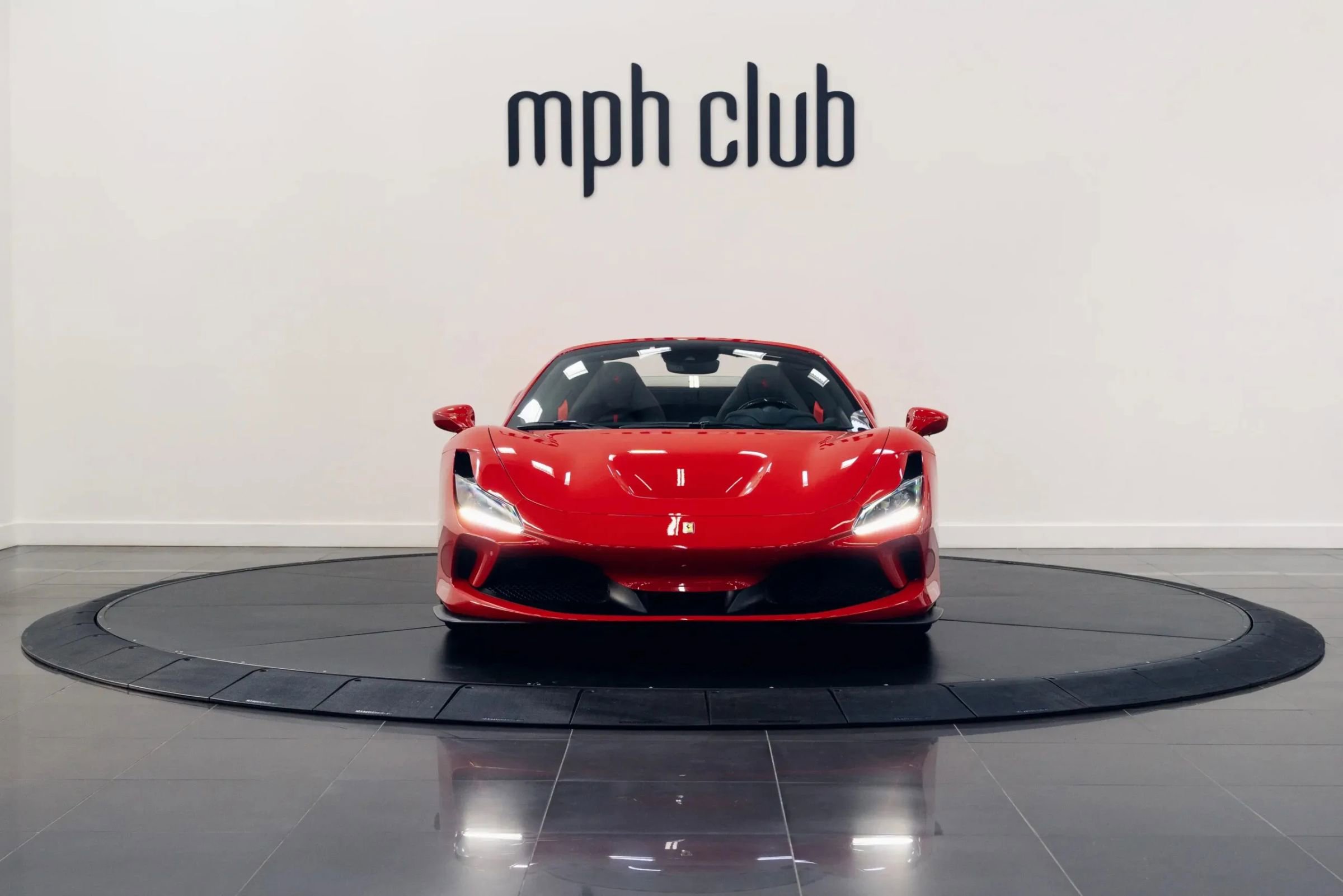 Used 2021 Ferrari F8 Spider image 10