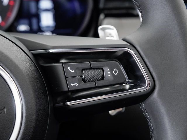 Certified 2025 Porsche Macan image 15