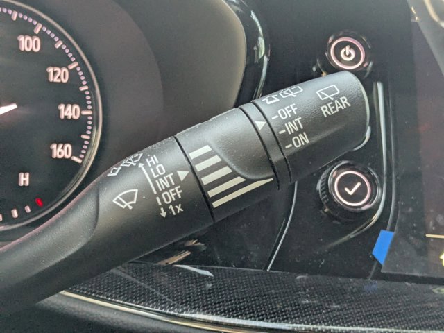 Used 2023 Buick Envision Essence image 7