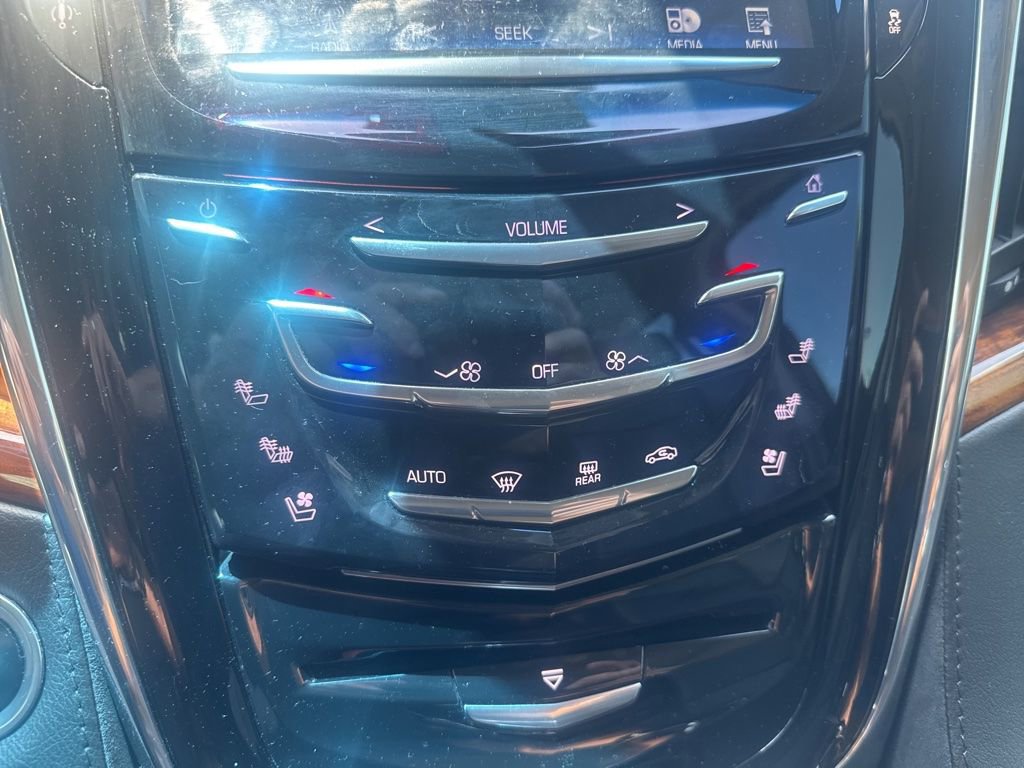 Used 2015 Cadillac Escalade Luxury AWD/4WD image 14