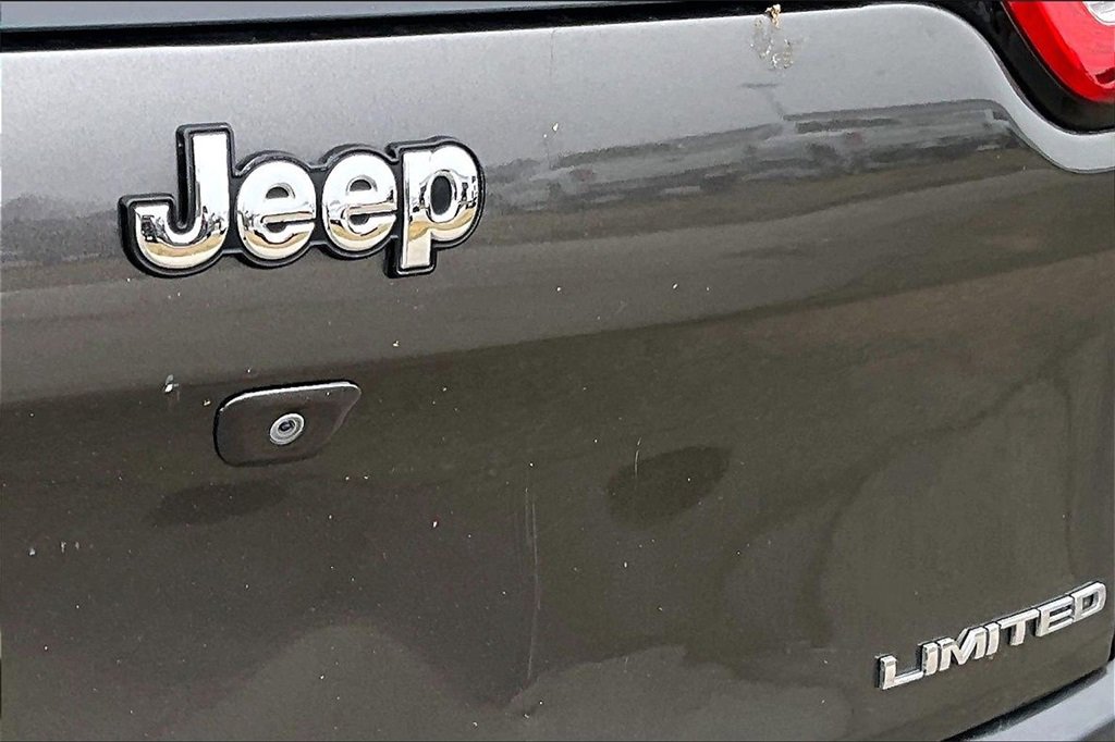 Used 2018 Jeep Cherokee Limited image 14
