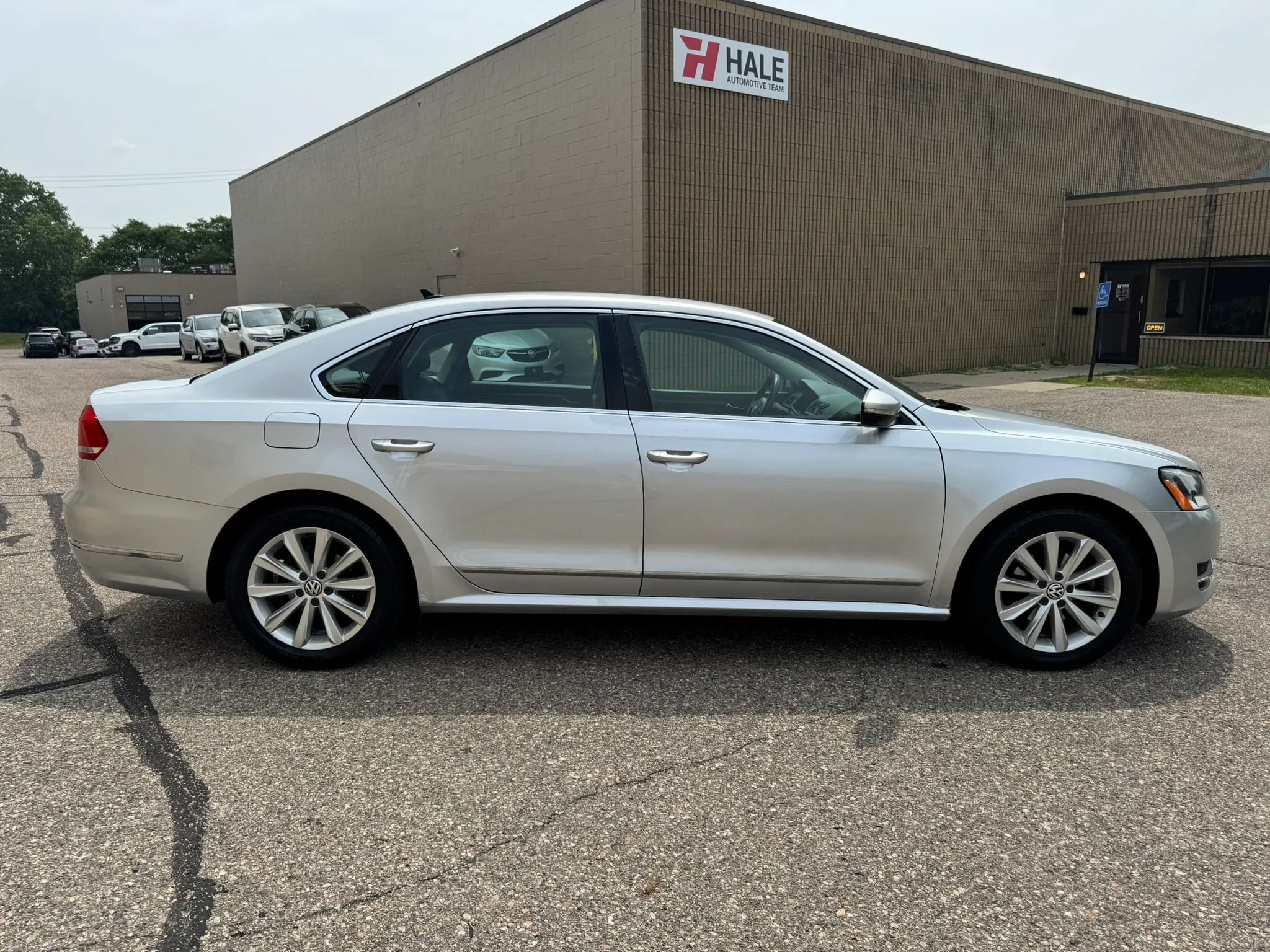 Used 2012 Volkswagen Passat 2.5 SEL Premium FWD image 11
