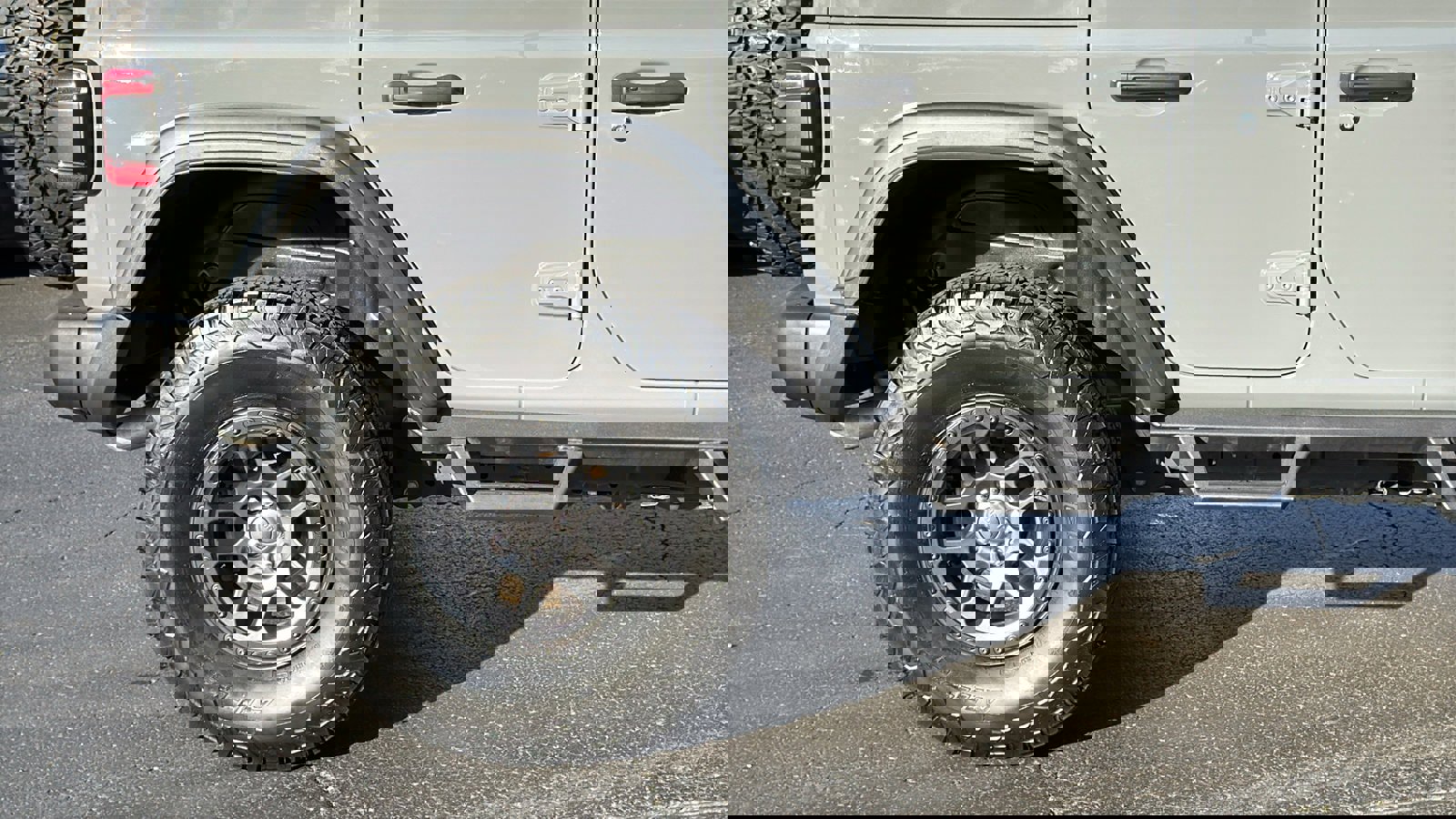 Certified 2022 Jeep Wrangler Unlimited Rubicon w/ Xtreme Recon 35" Tire Package AWD/4WD image 10