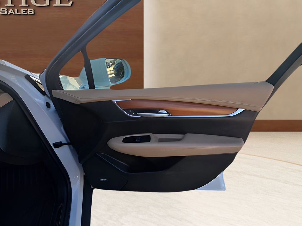 Used 2017 Cadillac XT5 Platinum w/ Driver Assist Package image 26