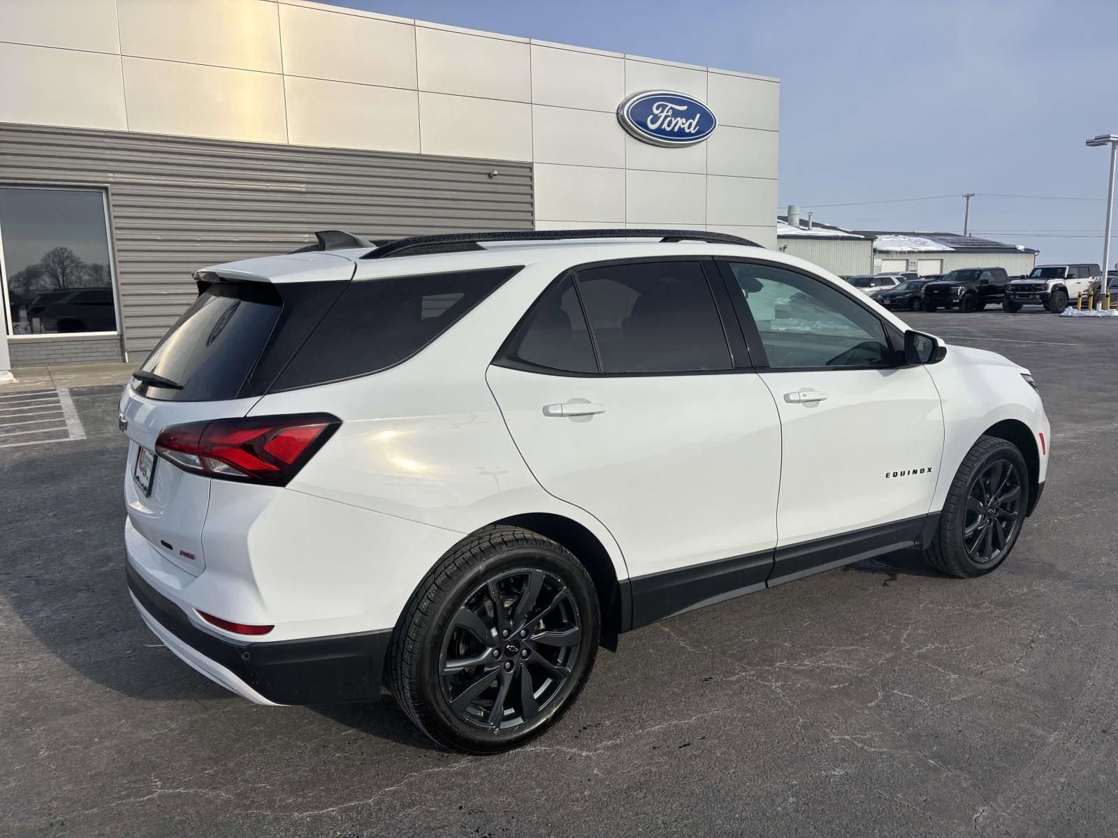 Used 2022 Chevrolet Equinox RS w/ LPO, Floor Liner Package image 9