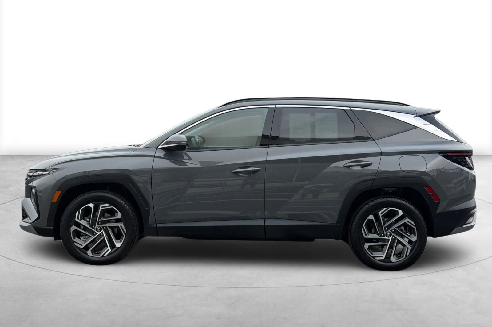 Certified 2025 Hyundai Tucson Limited AWD/4WD image 3