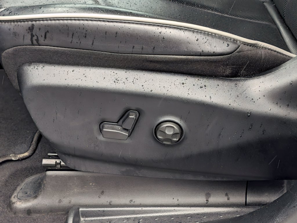 Used 2025 Chrysler Pacifica Limited FWD image 14