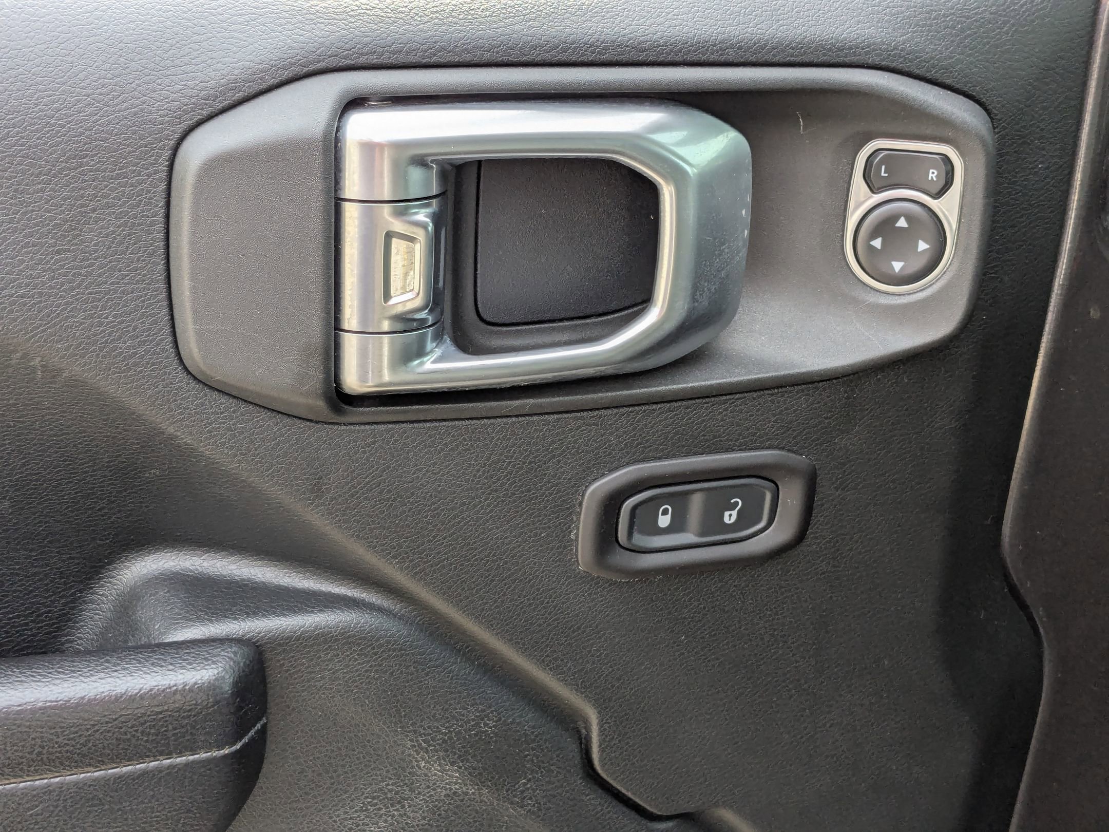 Used 2018 Jeep Wrangler Unlimited Sport S image 13