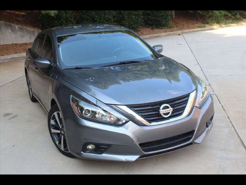 Used 2017 Nissan Altima 2.5 SR w/ LED Appearance Package FWD image 1