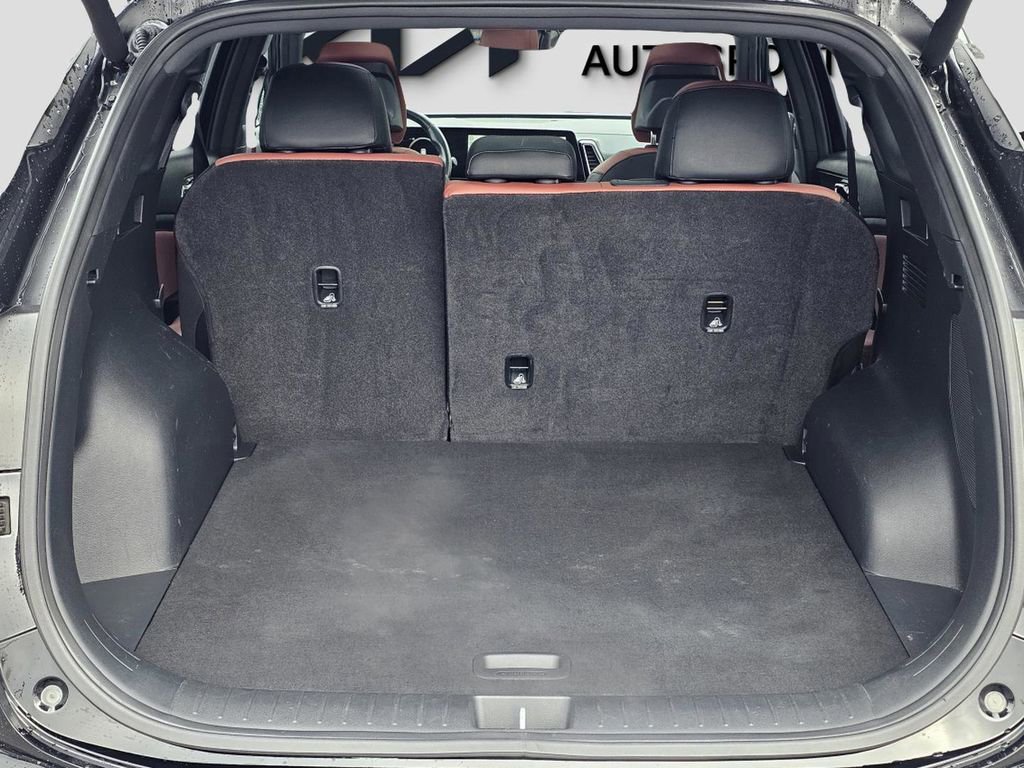 Used 2023 Kia Sportage SX image 11