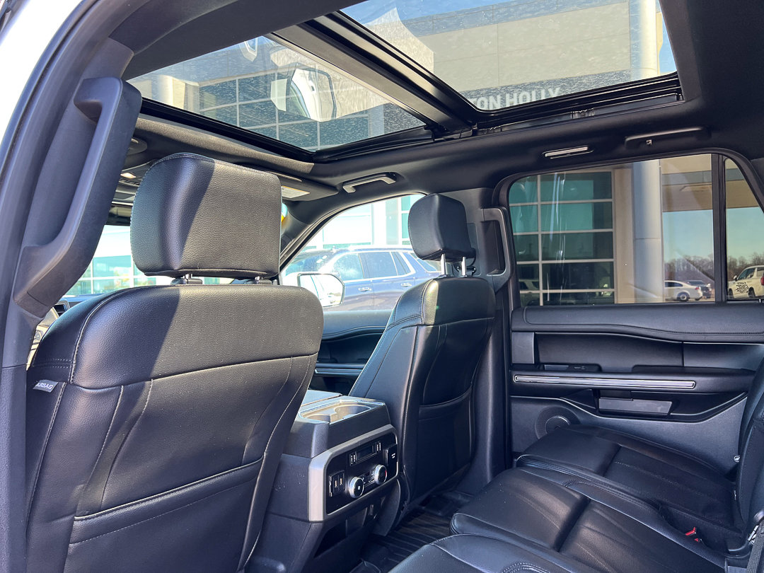 Used 2020 Ford Expedition XLT w/ Equipment Group 202A AWD/4WD image 30