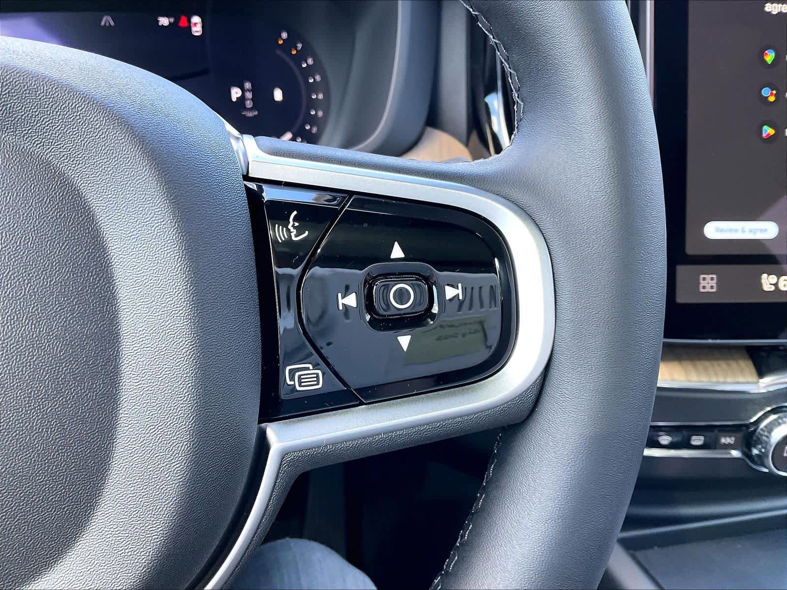 New 2026 Volvo XC60 B5 Plus w/ Climate Package image 18