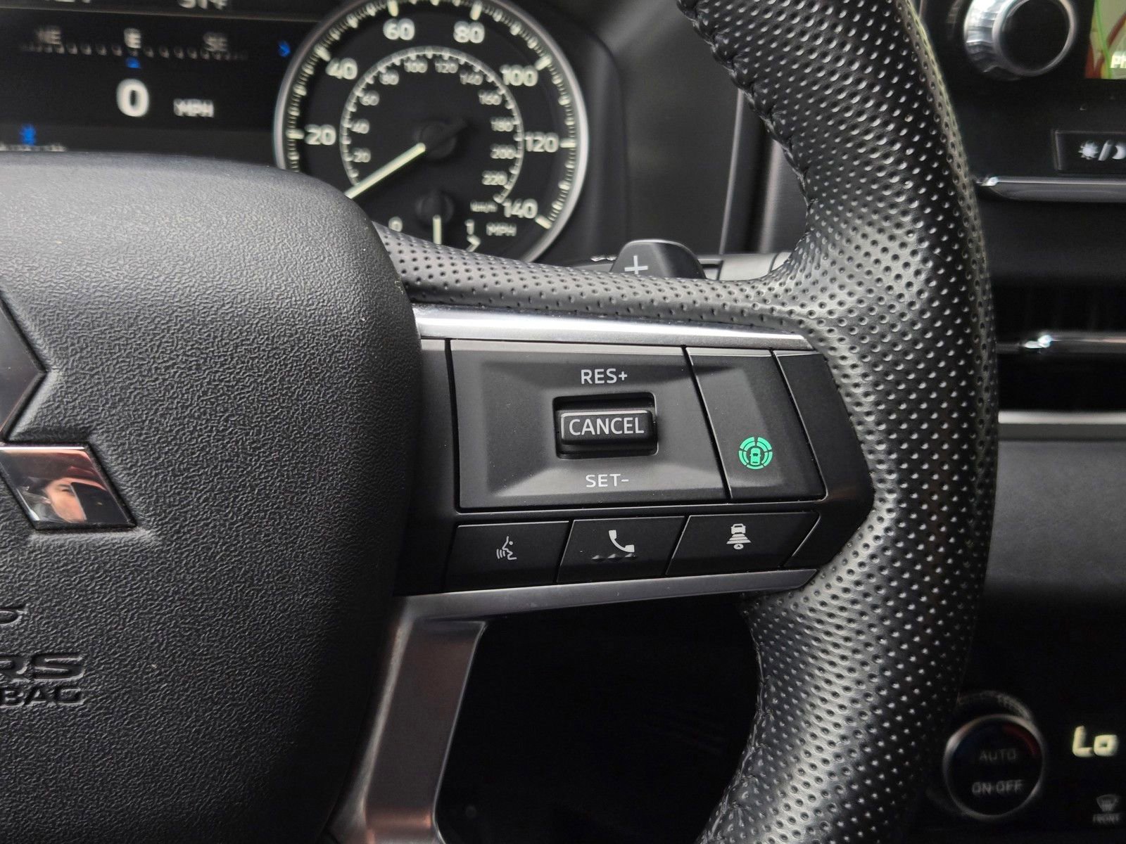 Used 2024 Mitsubishi Outlander SE Black Edition image 21