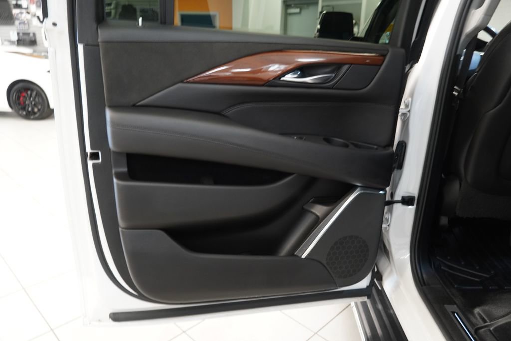 Used 2019 Cadillac Escalade ESV Luxury image 30