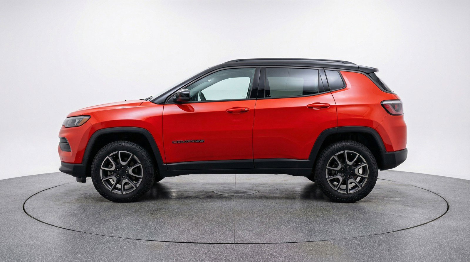 Used 2025 Jeep Compass Trailhawk image 5