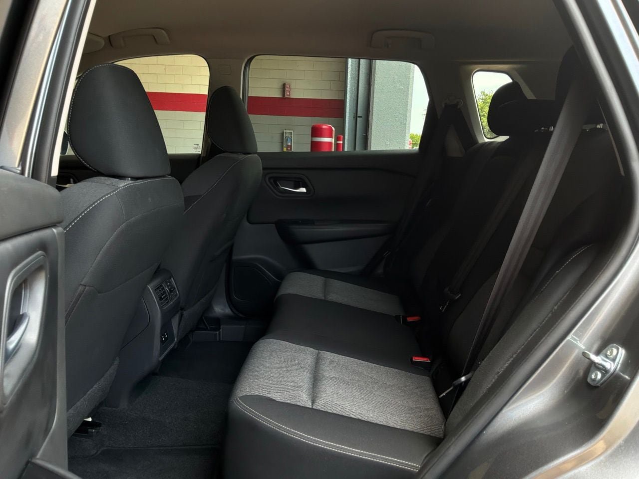 Used 2025 Nissan Rogue SV FWD image 12
