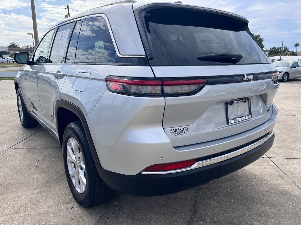 Used 2023 Jeep Grand Cherokee Limited image 5