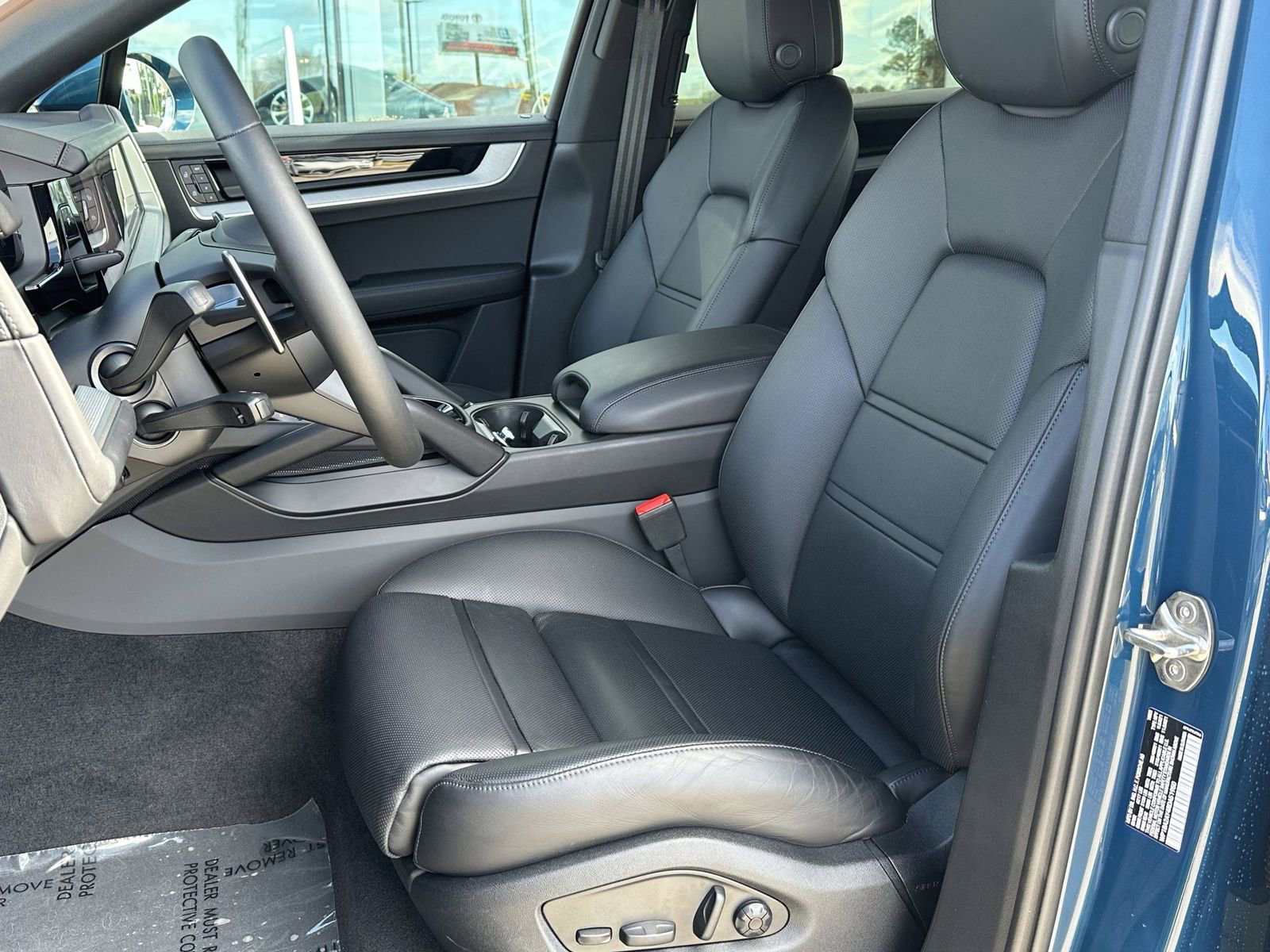 Certified 2024 Porsche Cayenne Coupe image 5