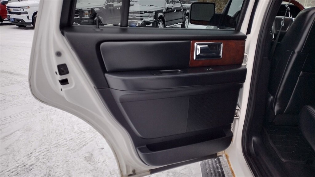 Used 2017 Lincoln Navigator Select image 21