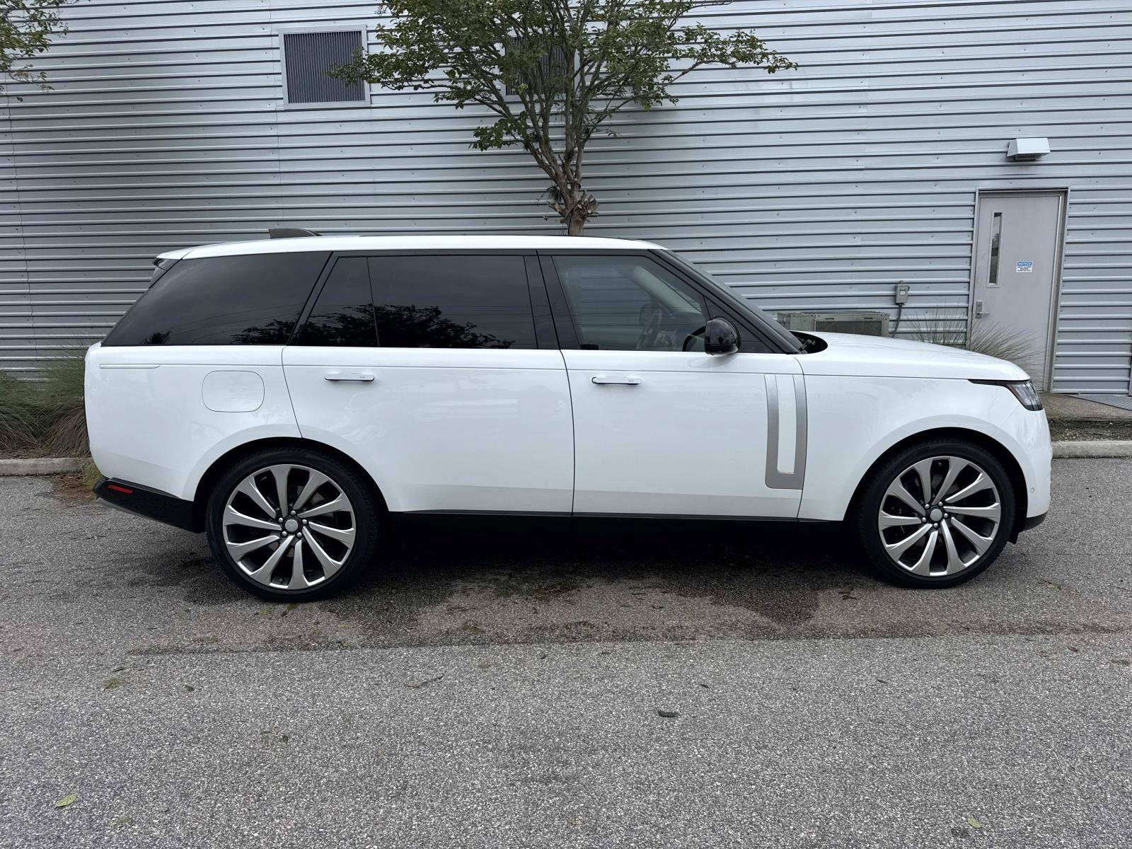 Used 2023 Land Rover Range Rover Long Wheelbase Autobiography AWD/4WD image 5