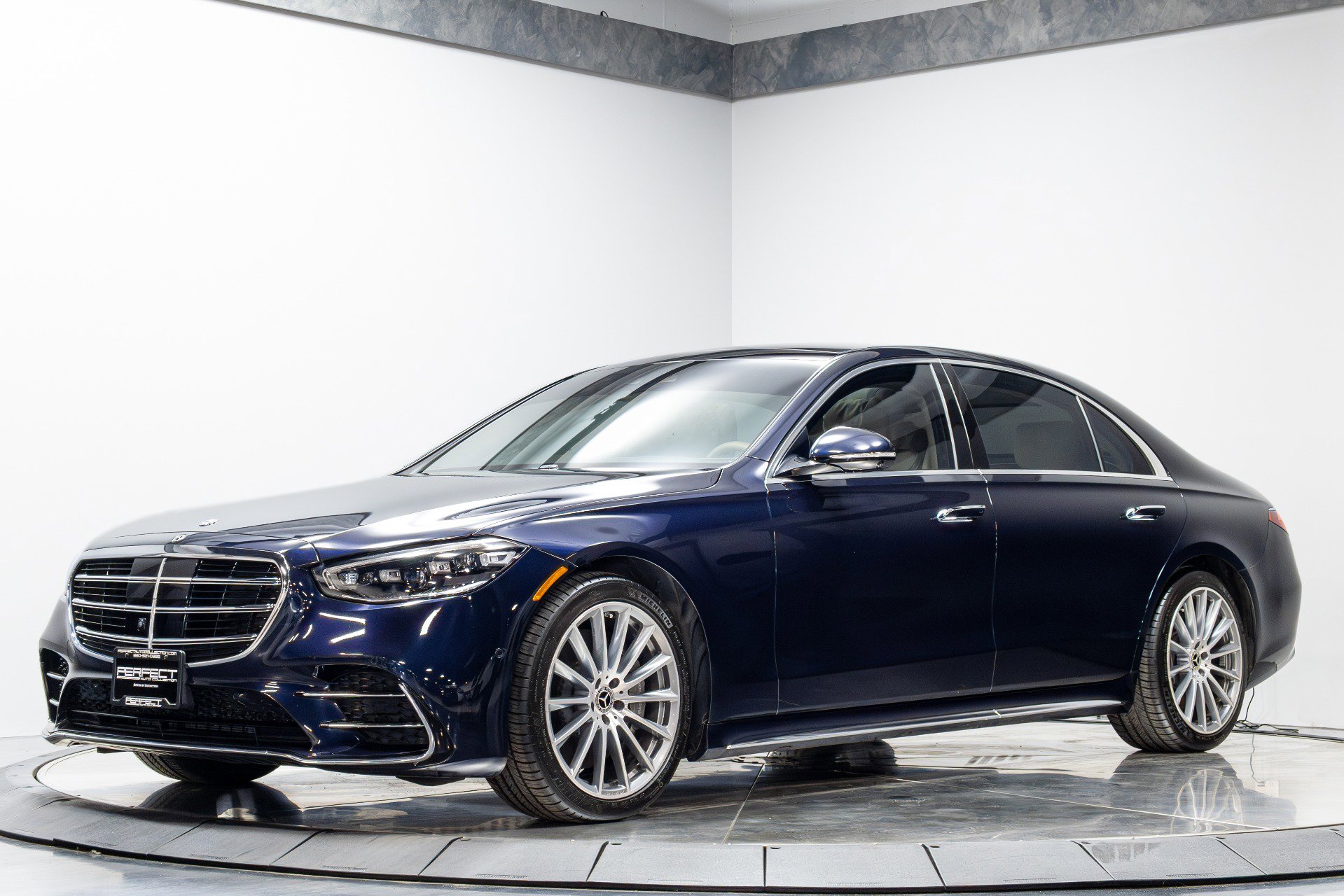 Used 2023 Mercedes-Benz S 580 4MATIC Sedan image 2
