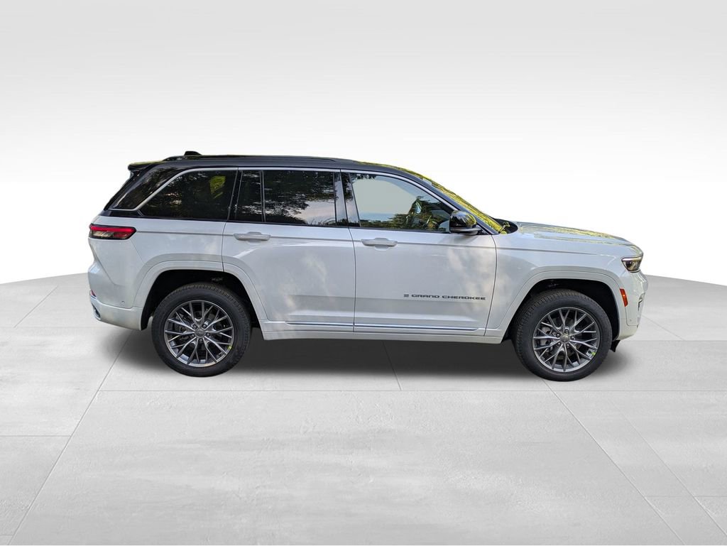 New 2025 Jeep Grand Cherokee Summit image 2