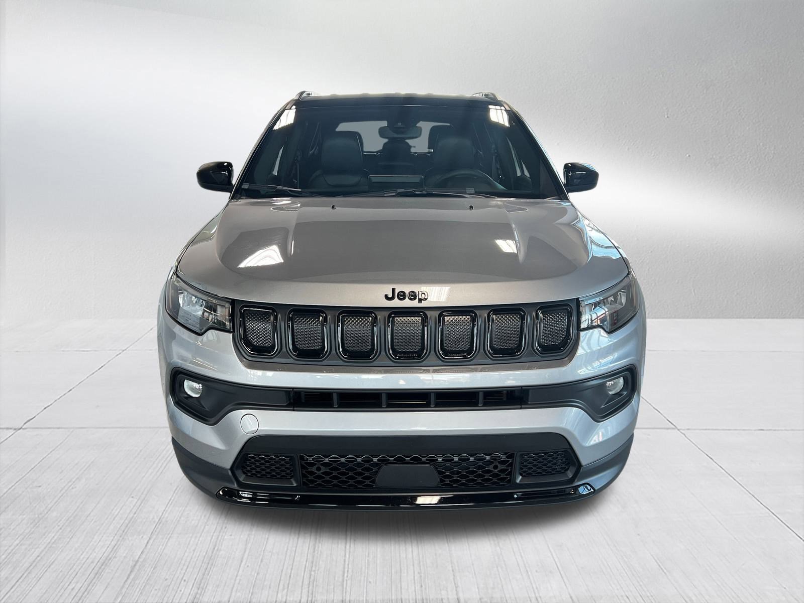 Used 2022 Jeep Compass Latitude image 2