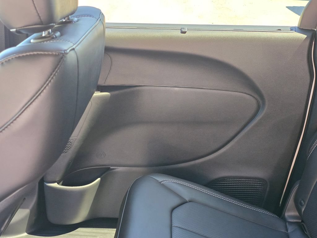 New 2027 Chrysler Pacifica Select FWD image 37