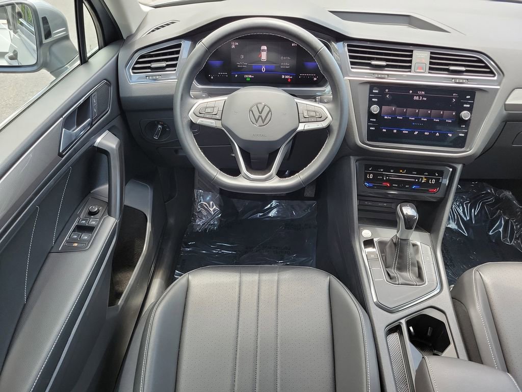 Used 2023 Volkswagen Tiguan SE FWD image 12
