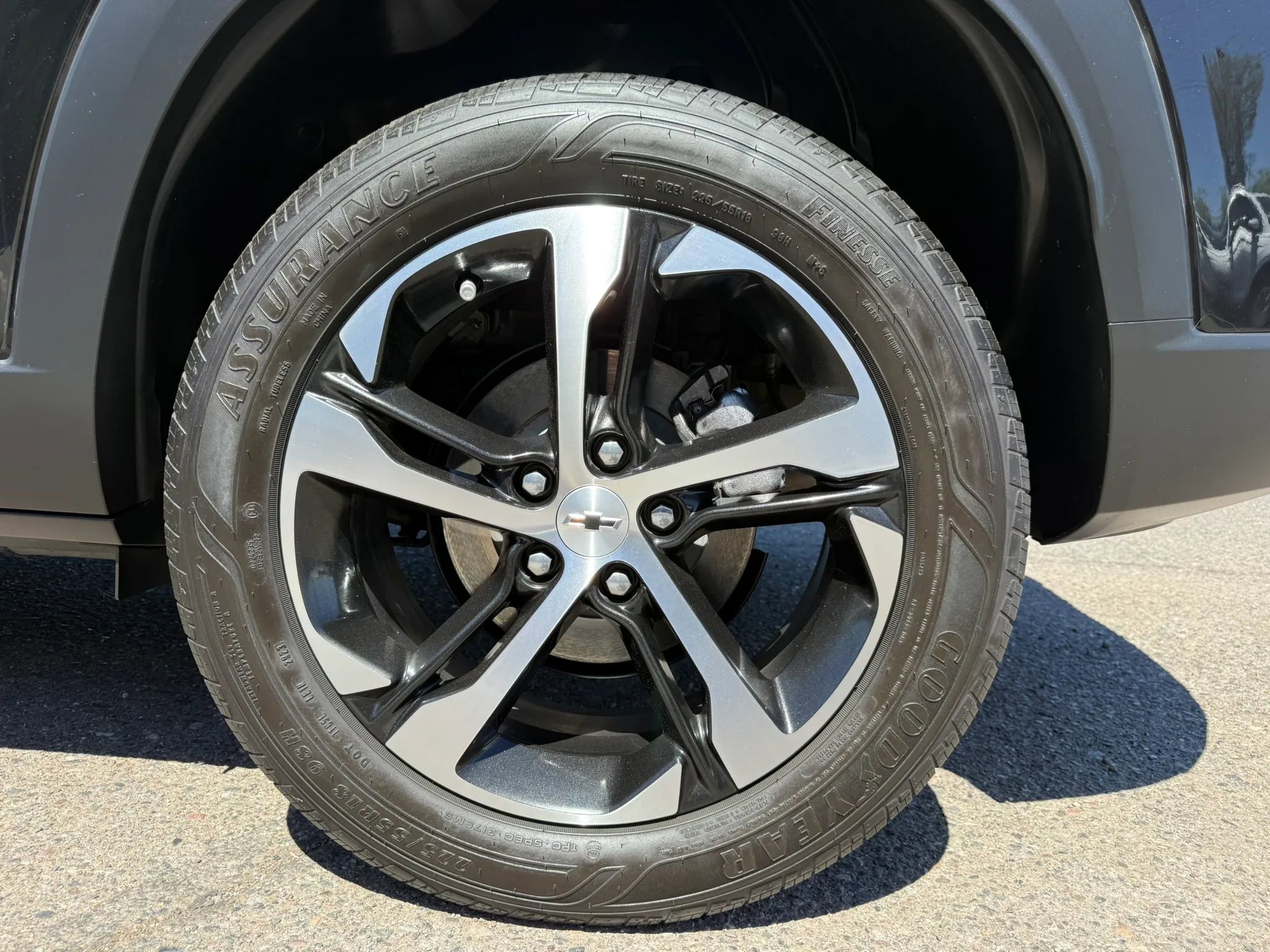 Used 2024 Chevrolet Trax RS FWD image 46