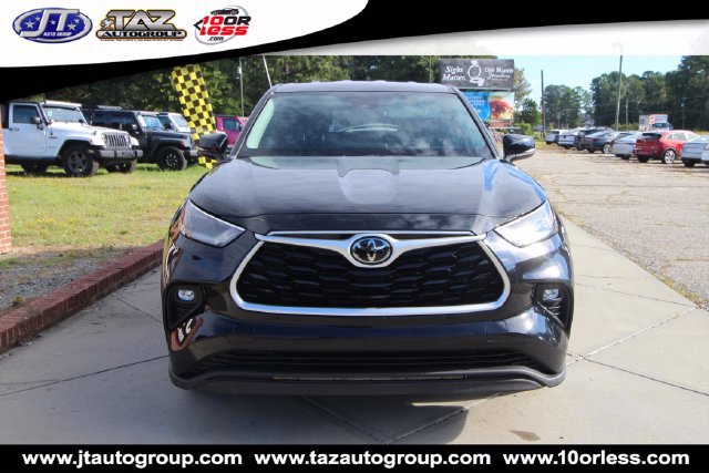 Used 2021 Toyota Highlander LE FWD image 2