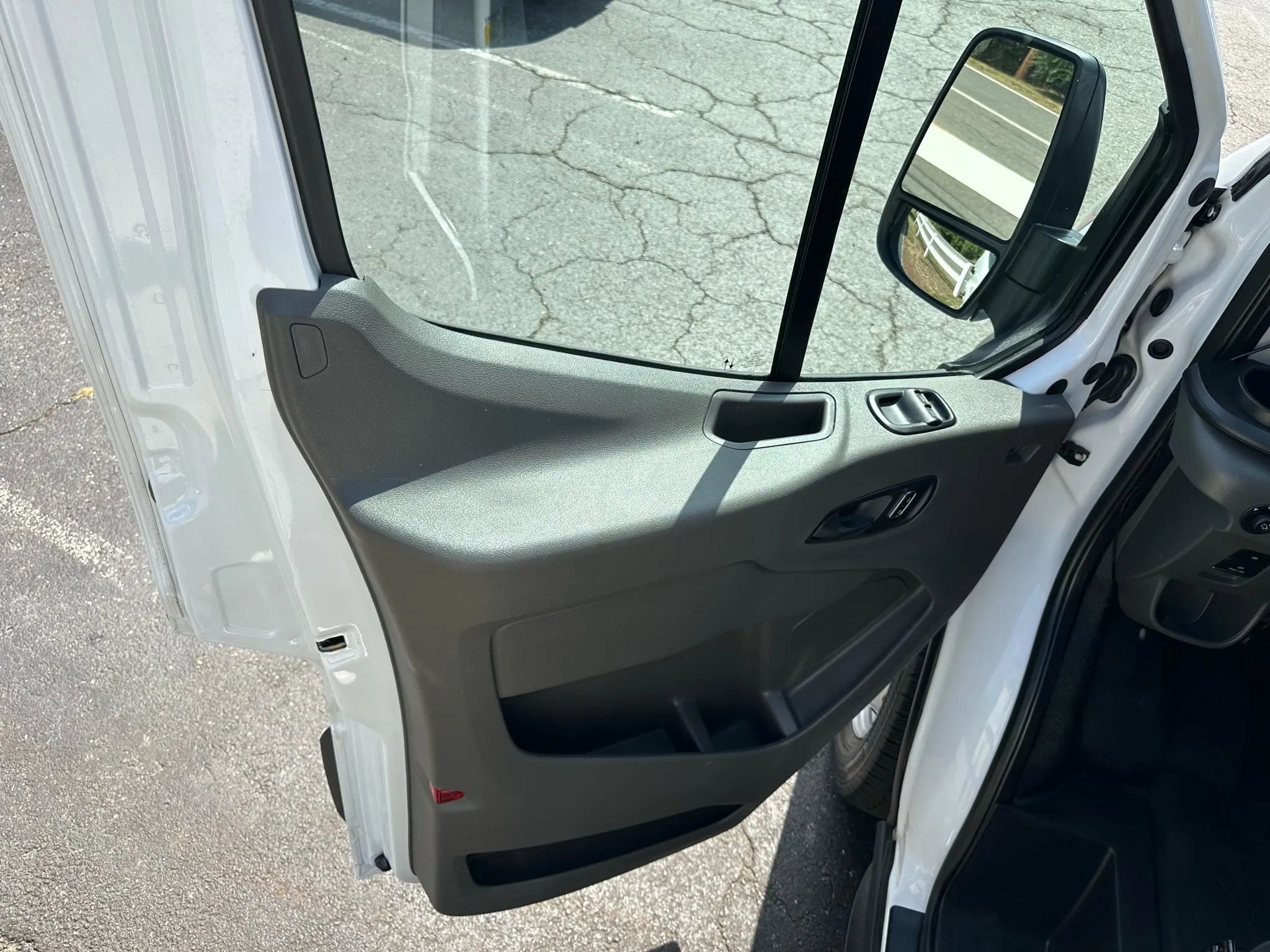 Used 2023 Ford Transit 350 XL image 31