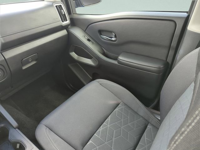 Used 2025 Nissan Frontier SV w/ SV Convenience Package RWD image 23