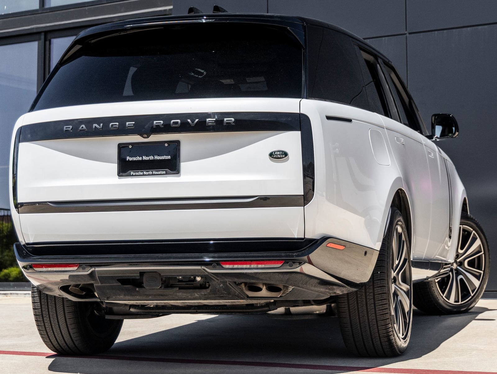 Used 2023 Land Rover Range Rover SE image 8