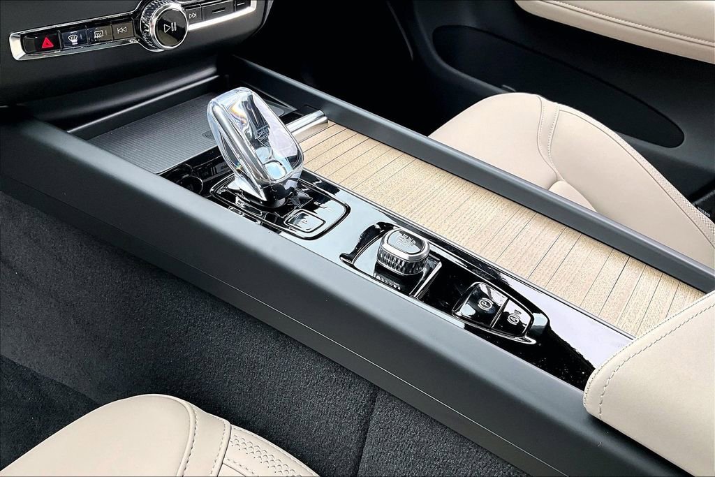 New 2026 Volvo XC60 T8 Plus w/ Protection Package Premier AWD/4WD image 32