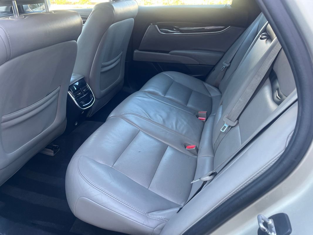 Used 2013 Cadillac XTS Luxury image 17