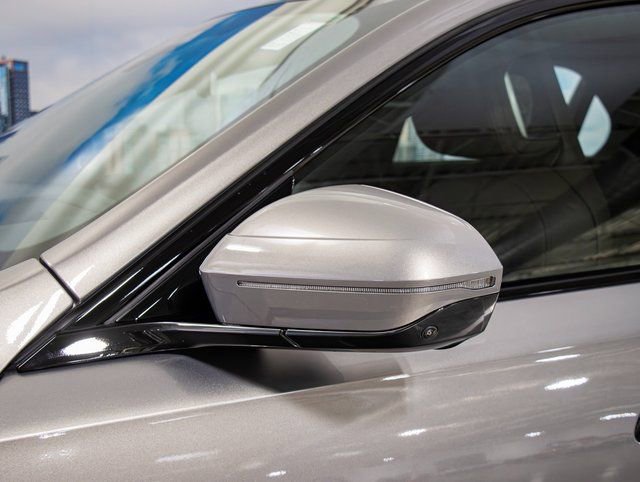 Used 2026 BMW 740i xDrive w/ Premium Package image 10