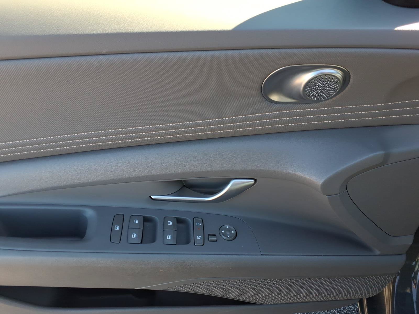 Used 2025 Hyundai Elantra SEL FWD image 7