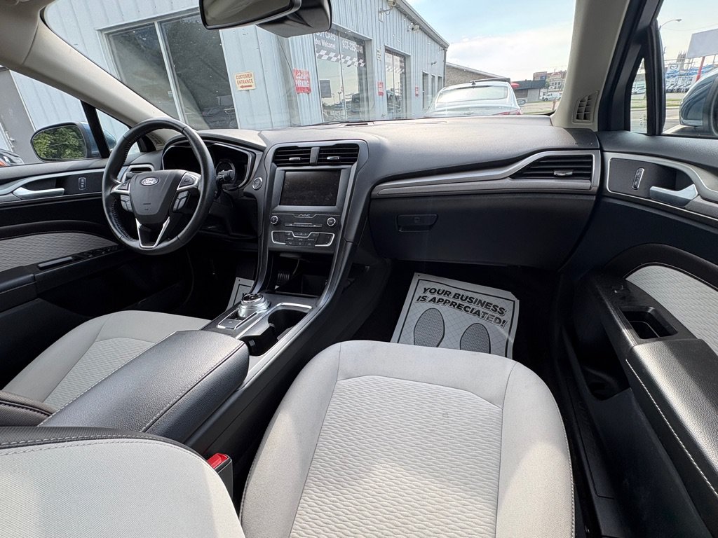 Used 2019 Ford Fusion SE w/ Equipment Group 151A FWD image 17