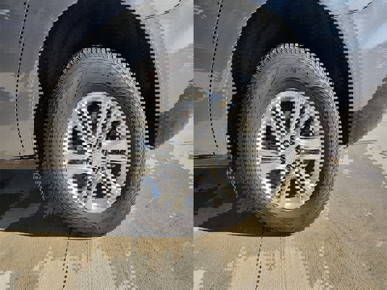 Used 2019 Buick Enclave Essence image 35