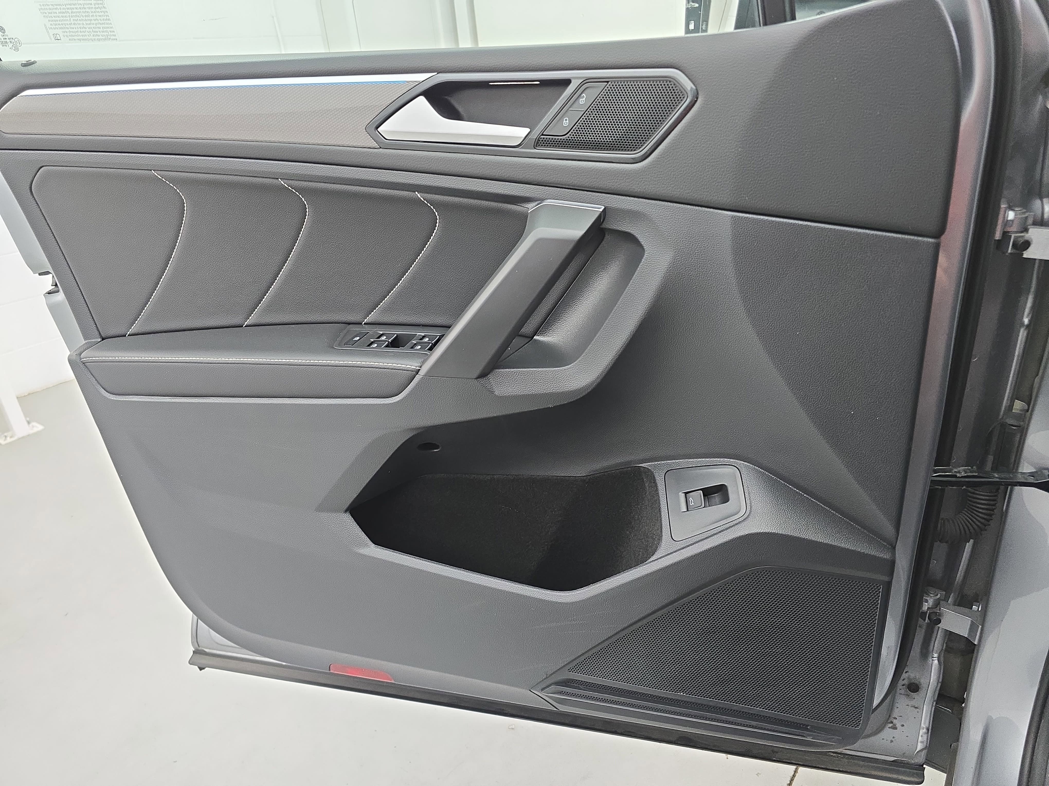 Certified 2022 Volkswagen Tiguan SE R-Line FWD image 28