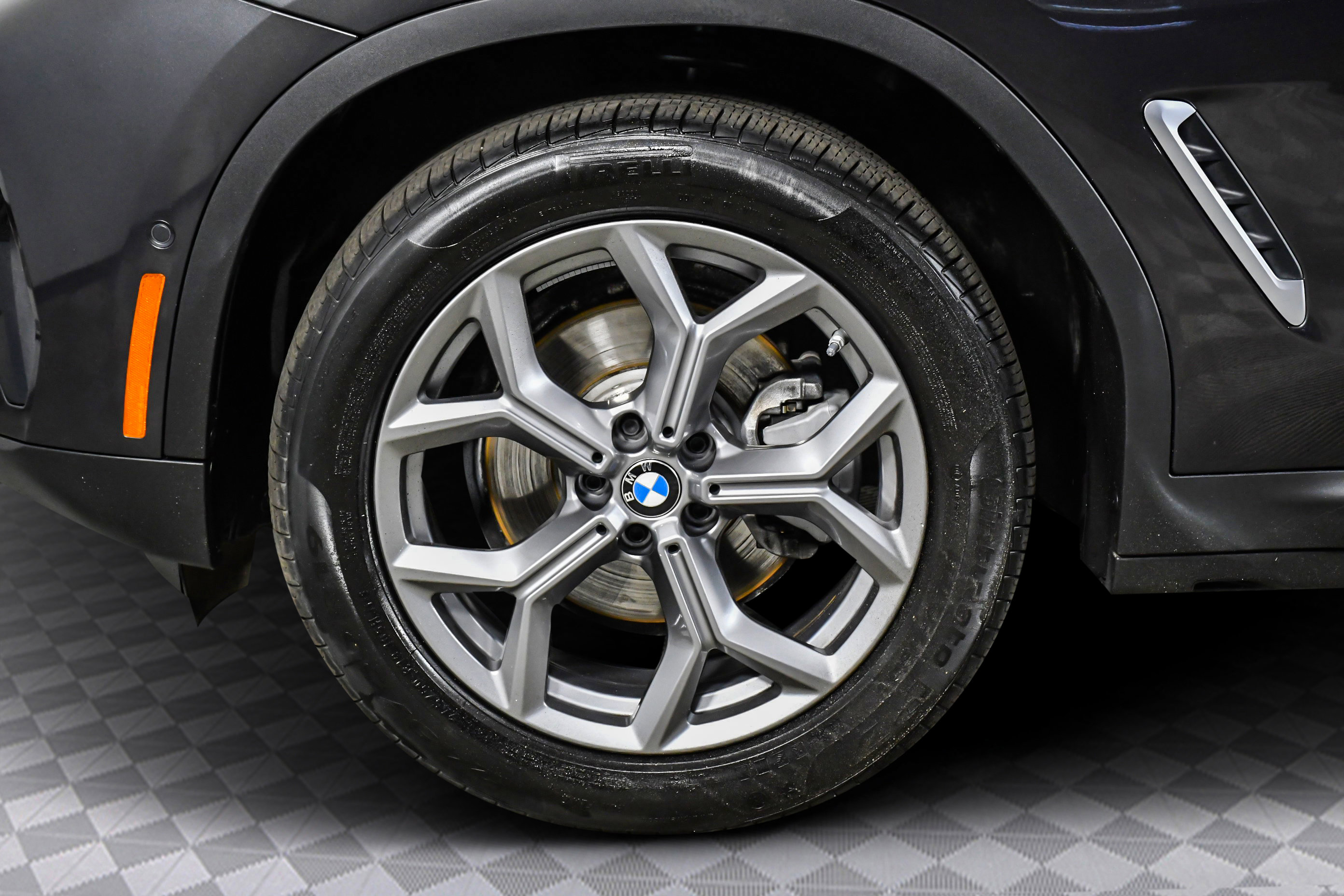 Used 2025 BMW X4 xDrive30i image 36